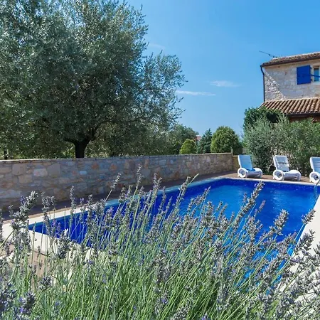 Meri Вилла Kadumi