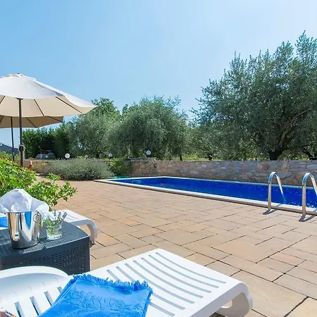 Meri Вилла Kadumi